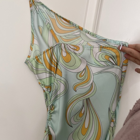 BNWT Pretty Little Thing One Shoulder Dress - Size 4 - Picture 9 of 10